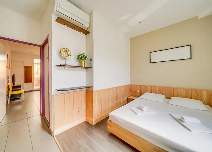 Guest house Jolie Petite Maison De 4*